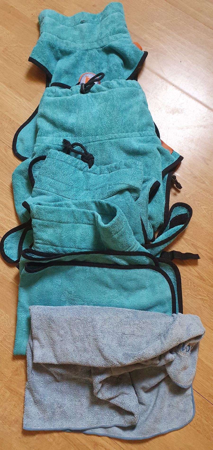 Badjassen en handdoek van superfurdogs en vivog