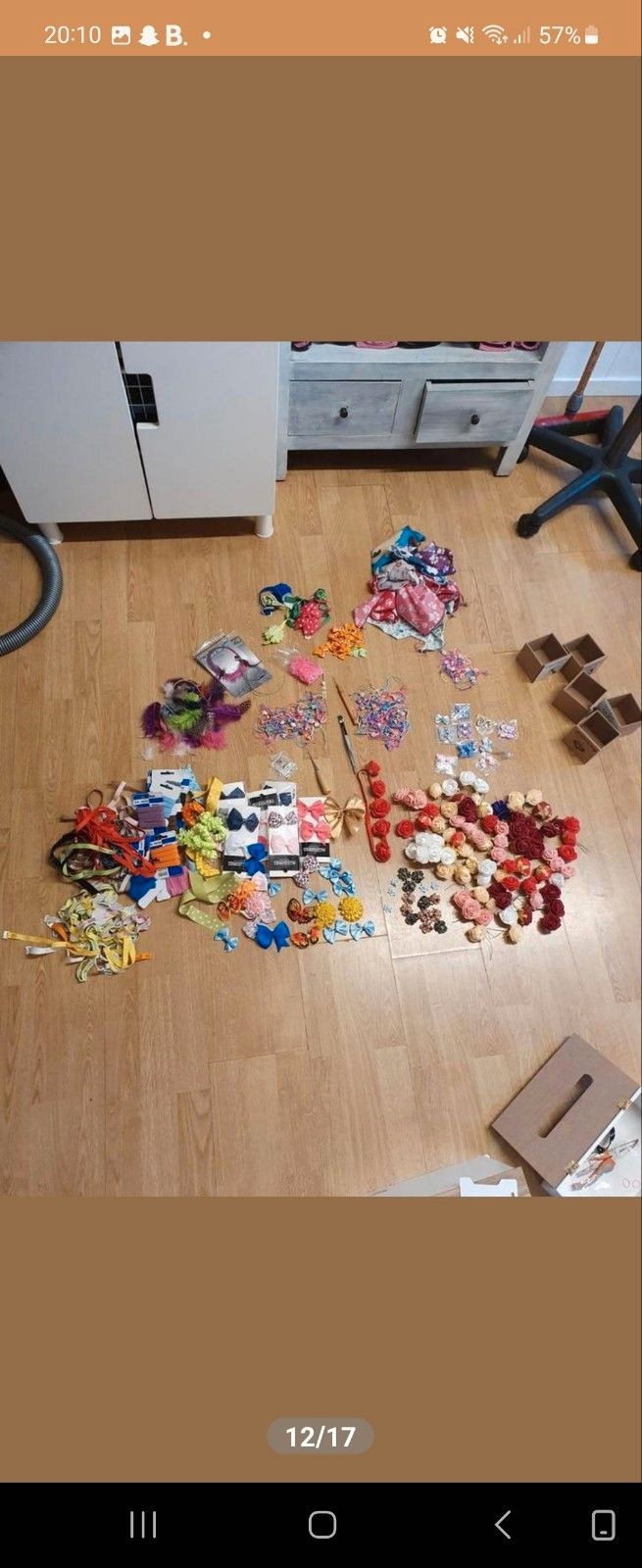 Strikjes, bandanas en spullen om strikjes zelf re maken, feather extensions, gelukshangertjes 