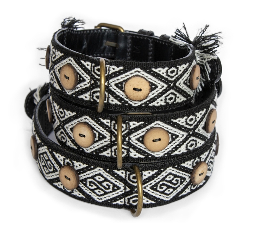 Halsband Mashi zwart (met bruine knopen) Dogs Love Munay