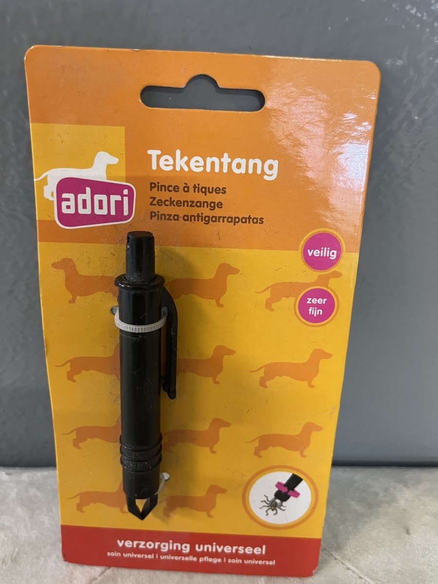 Adori tekentang