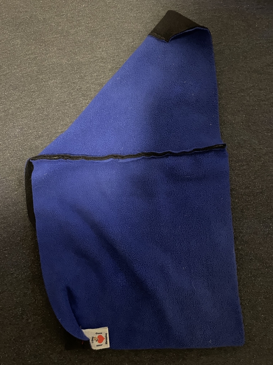 Hondensjaal omkeerbaar naar de zwarte kleur 